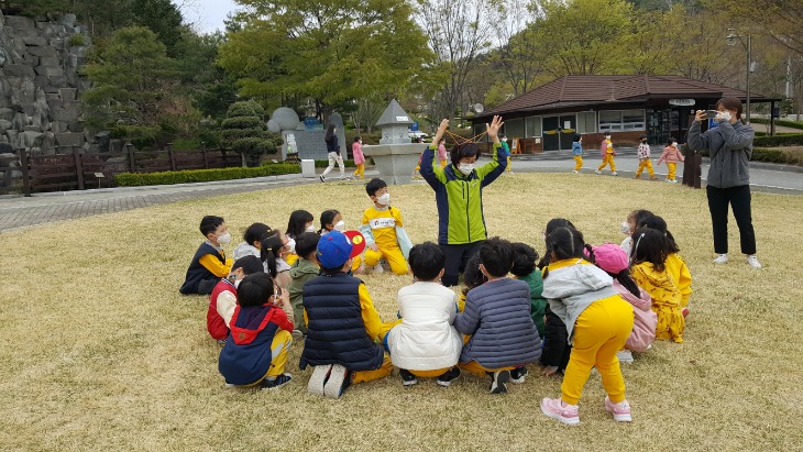 (5-1)성심유치원_혹부리영감님실뜨기.jpg