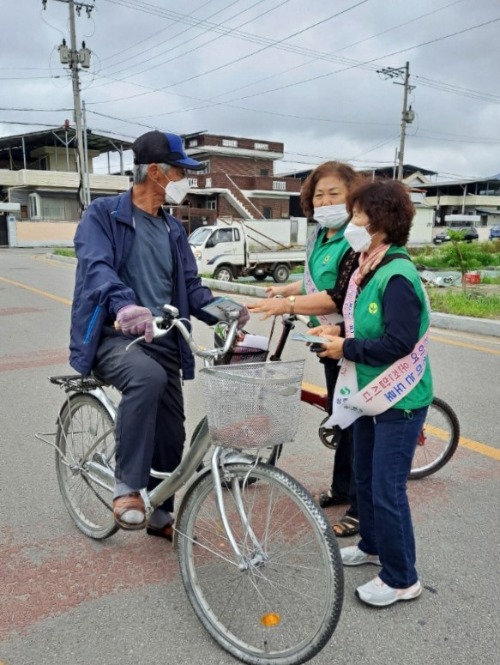 [동성동]자전거 시민봉사대 안전캠페인.jpg