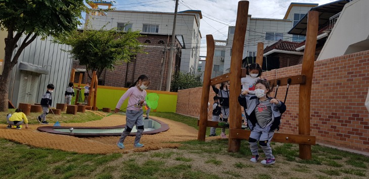 2.경북교육청, 아이들은 우리의 희망, 유치원부터 함께 해요!02(구미 인동초병설유치원의 놀이와 쉼이 있는 바깥놀이 활동).jpg