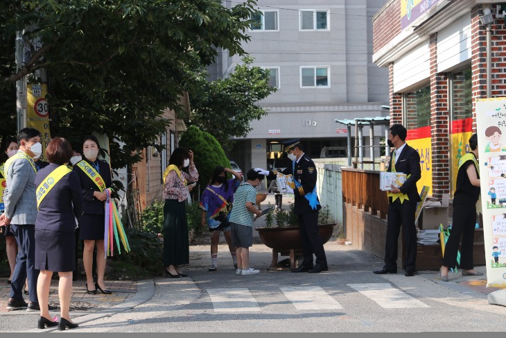 0622 상주경찰 등굣길 교통안전캠페인 실시.JPG