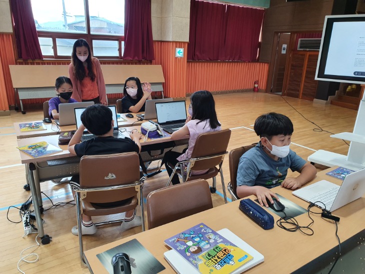 1.경북교육청, 누구나 가능한 SW-AI교육 기반 마련(남산초등학교 SW-AI체험 활동 사진)02.jpg